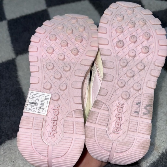 Reebok - Picture 4 of 4